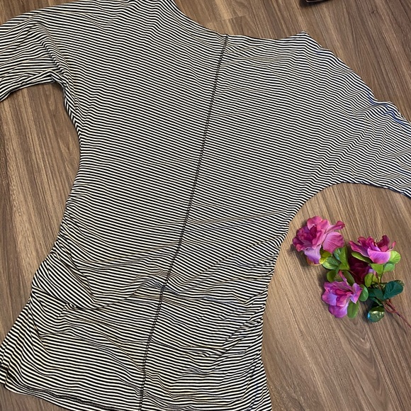Banana Republic Women’s 3/4 Sleeve Striped Top - Picture 2 of 6